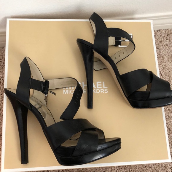 MICHAEL Michael Kors Shoes - Michael Kors heels 👠